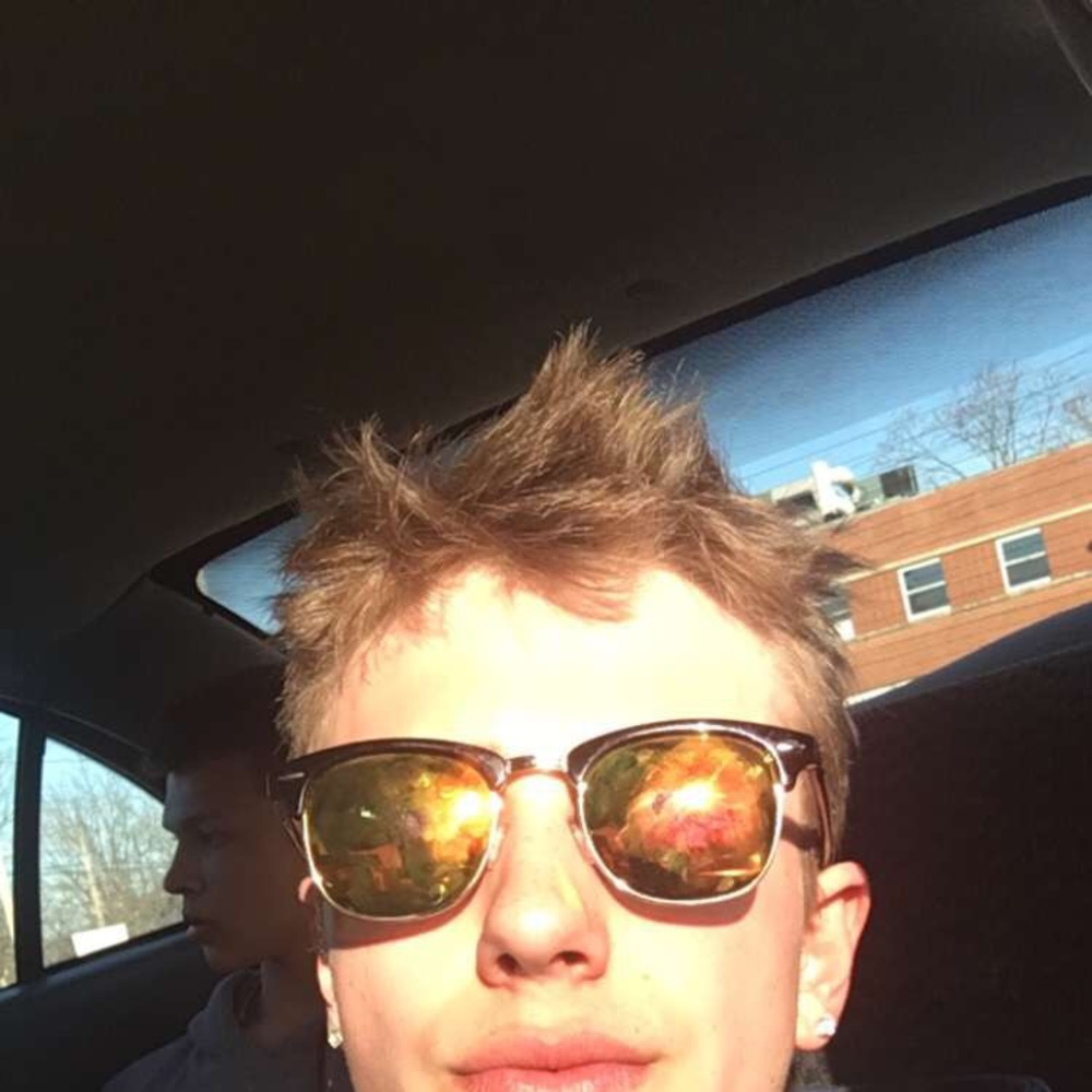 Meet your Posher, Logan